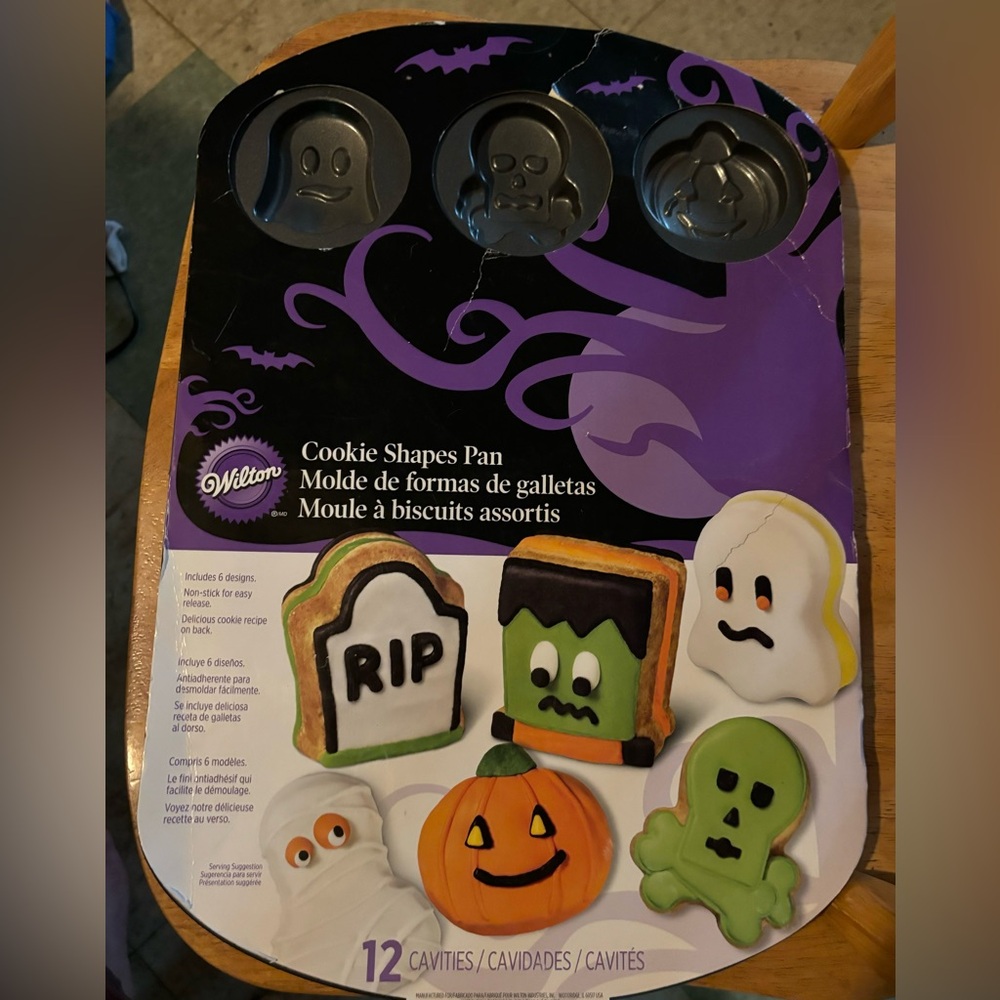 Halloween Wilton’s 12 Cookie Shape Non Stick Pan